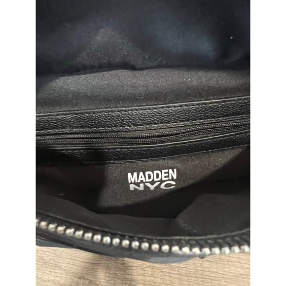 Madden NYC Black Crossbody Bag Nylon Zip Pockets Adjustable Strap NWT - Picture 4 of 5